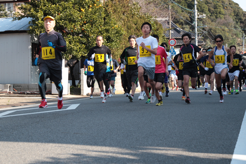 軽快なスタートダッシュを見せる選手