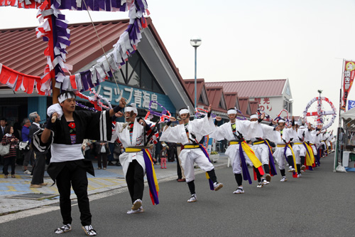 深川湯本地区の伝統芸能「南条踊」も披露された