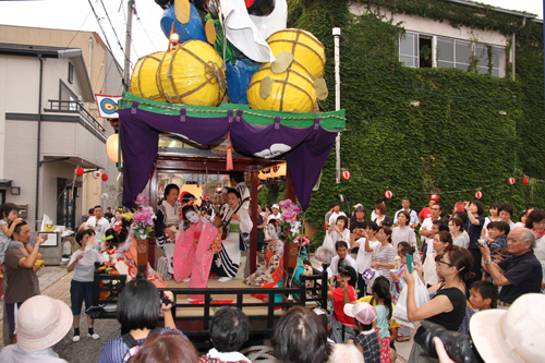 仙崎祇園祭に登場する山車も登場し、仙崎祇園囃子も披露