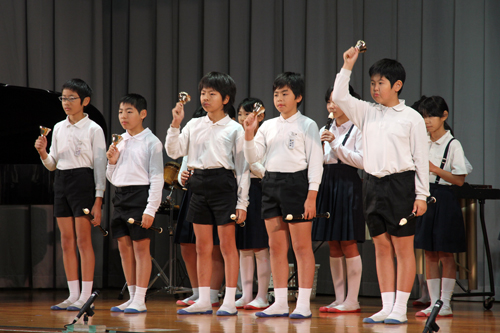 俵山小学校4年生から6年生による合奏