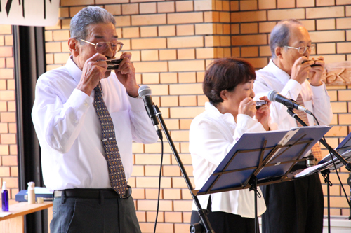 この日は、7人のメンバーが計15曲を披露