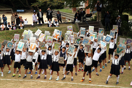 深川小3年生の発表はすべて英語で行われた