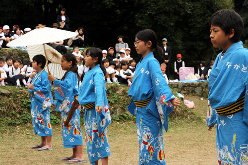 俵山小学校が披露した伝統の子ども歌舞伎