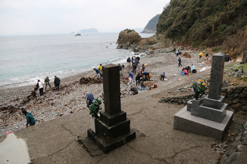地域住民を中心に約100人が参加