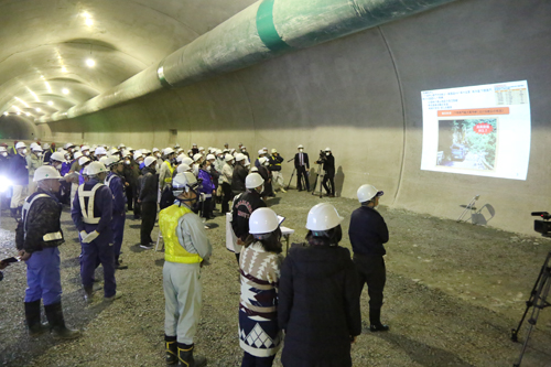 平成31年度中の開通を目指して工事が進む「長門・俵山道路」全体の概要も説明された