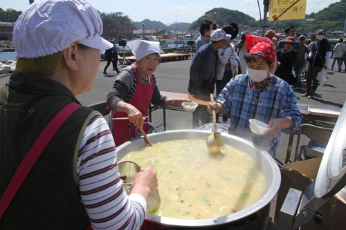 古式捕鯨で栄えた歴史を持つ通地区にならではの鯨汁