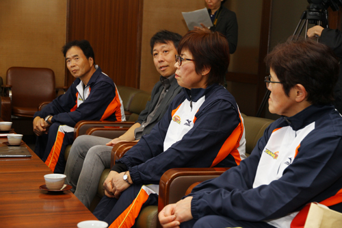 (奥から)石津さん、黒岩さん、河田さん、山根さん