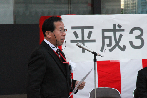 「みなさん無事故で、真心込もった年賀状を届けてください」と井上局長