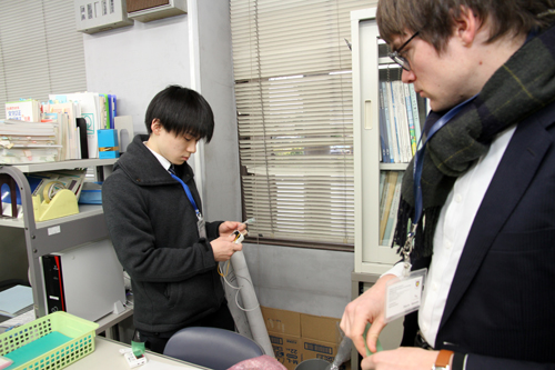 庁舎内の環境実測のため、温湿度計などが約100か所取り付けられた