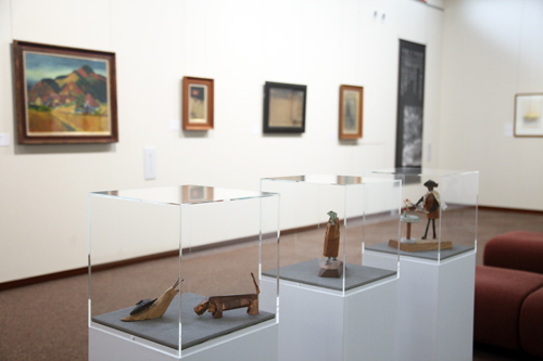 「今回の企画展は日常の一コマを描いた作品を多く展示しています。香月画伯の日常を作品を通じて楽しんでいただけたら」と丸尾学芸員