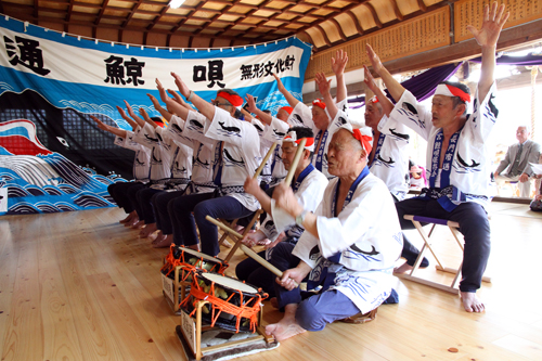 通鯨唄が境内に響き渡る
