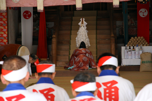 通鯨唄が奉納された
