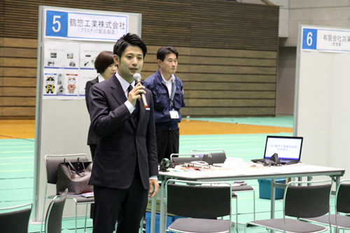 「この機会にどんな企業があるか、自由に見てほしい」と岡藤理事長