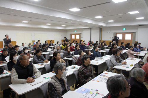 約100人が聴講に訪れた