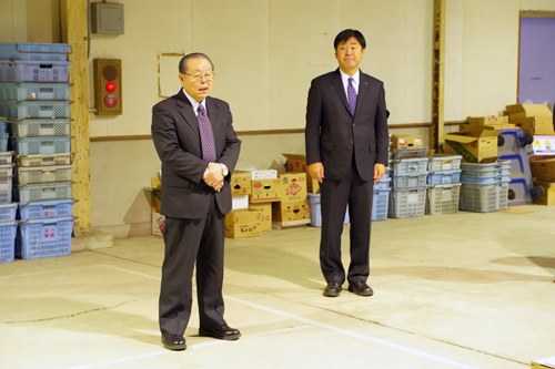 合併のメリットを活かすためにも改革に取り組み、この市場の運営が良くなるよう努力したい」とあいさつ。