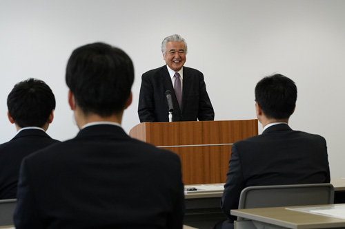「みなさんそれぞれの役割を発揮していただきたい」と大谷会長があいさつ