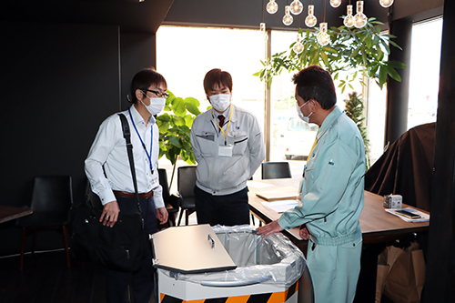 発表会として初の工業製品の展示となった抗菌仕様の業務用ゴミ箱