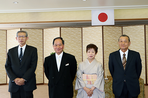 秋の叙勲を受賞した４人。左から財満さん、大西さん、岡崎さん、林さん