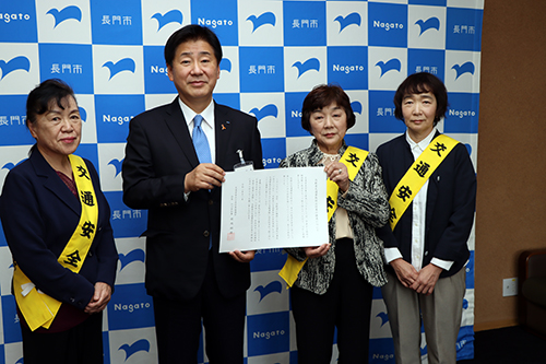 高齢者交通事故防止に向けた会長（知事）メッセージ伝達式が市役所で開催