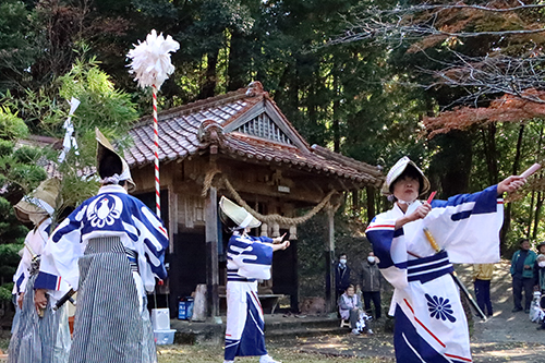 かつては３０人以上で踊っていた