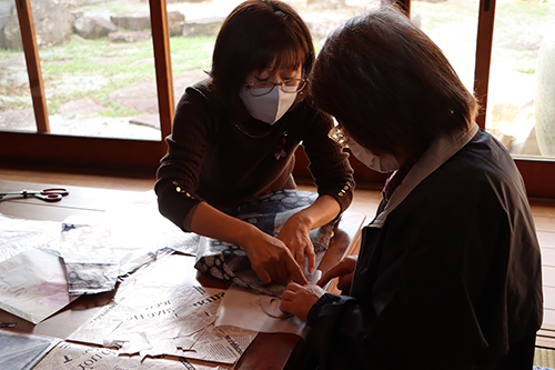 母屋では作品づくりの体験ができるワークショップも開催