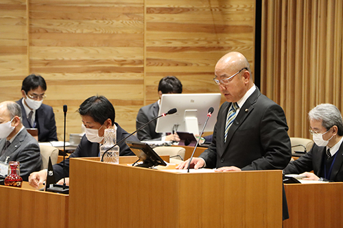 予算決算常任委員会の重村委員長から決算案件に係る要望的意見について説明がなされた