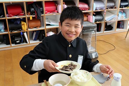 珍しい味に笑顔があふれる