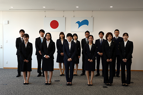 4月1日付けで採用された25人の職員