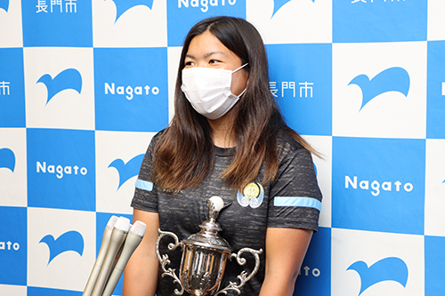 「来年は総合優勝3連覇を目指す」と話すキャプテンの藤崎春菜選手