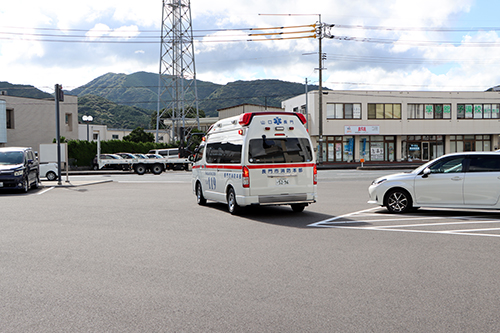 救急車に同乗し、救急出場