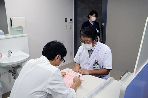 接種前には医師の予診を受ける