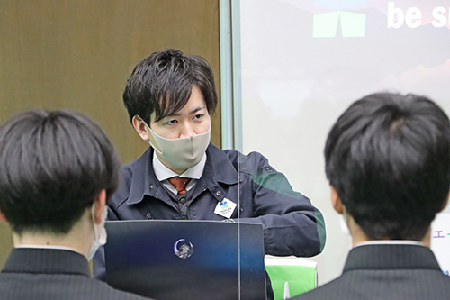 普段なかなか聞くことのできない生の声を話す