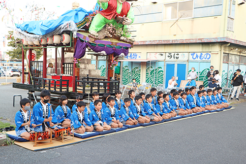 仙崎小学校の児童による鯨唄披露