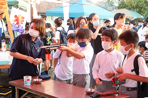 久しぶりのお祭りに子どもたちも笑顔で楽しむ