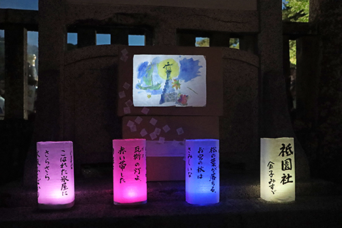 色鮮やかな竹灯籠が仙崎の夜を灯した