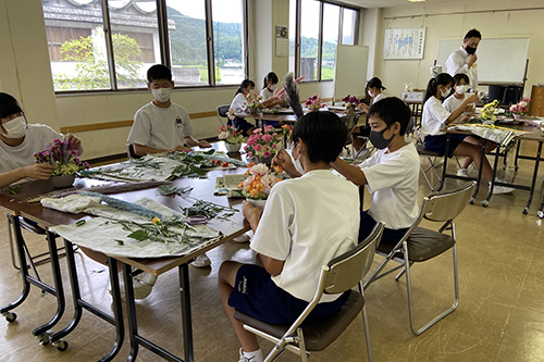 学校ではできないようなことを生徒は学ぶ