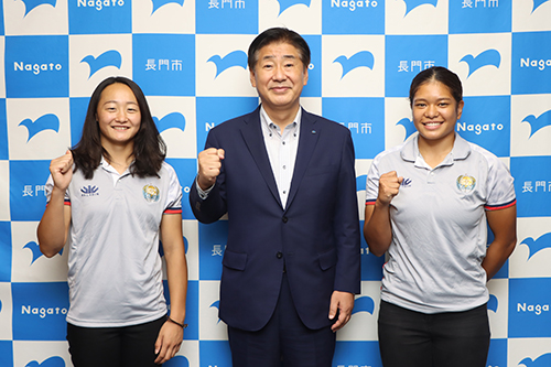 女子７人制ラグビー日本代表の選手２名が長門市長を表敬訪問。