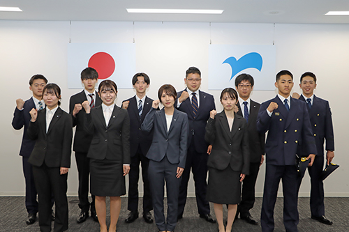 新規採用職員の11人（消防職員2人含む）