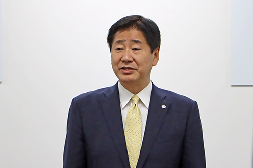 江原市長から「市民のために業務に励んでください」と訓示の言葉