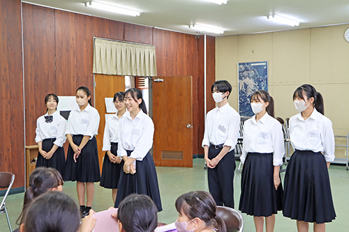 講師の生徒たちが自己紹介