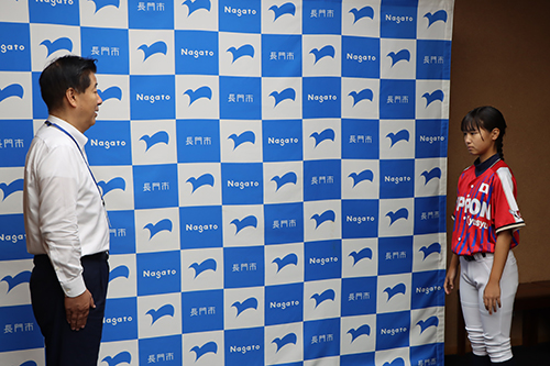江原市長から激励のことばが送られる