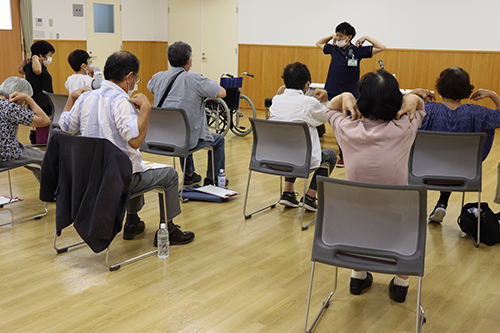 肩こり予防の体操を実践