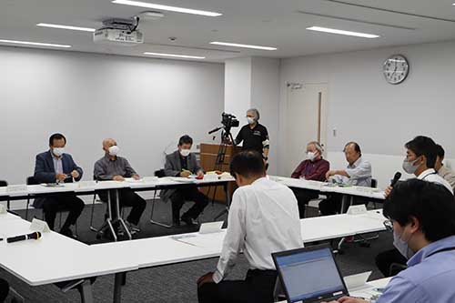 『協働のまちづくり』をテーマに９人が意見交換