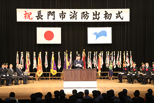 消防団員や関係者など約400人が出席