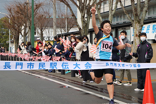 応援を受けながらゴール