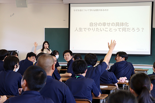 幸せの具体化について生徒が発表