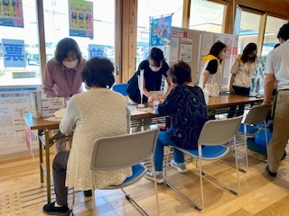 ピンクリボン月間を通じて、女性特有のがんである乳がん、子宮がんの正しい知識とがん検診の大切さを啓発しています