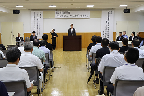大会には約100人が参加