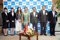 訪れたのは駐日トンガ王国大使館のツポウ特命全権大使
