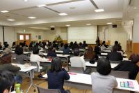 福祉施設や学校関係者など約80人が参加
